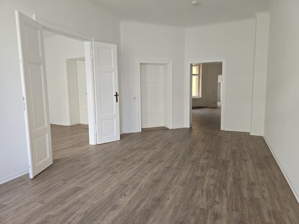 großes renoviertes Zimmer