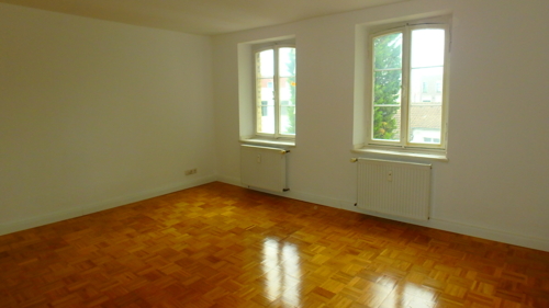 Blick auf einen Wohnraum Ri Fenster