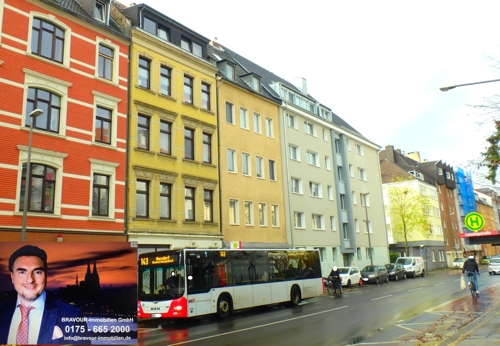 Bushaltestelle vor der Tür