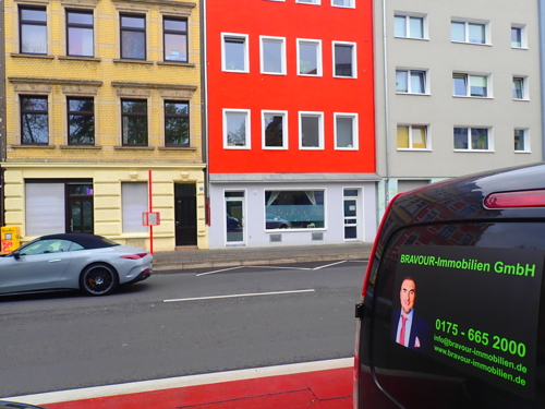 Hausfront Sub. 305 linke Seite