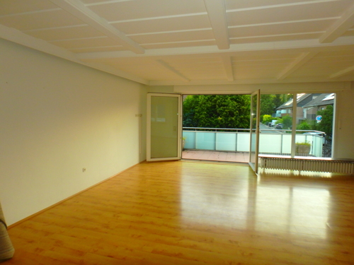 Blick zum Wohnzimmer Richtung Balkon