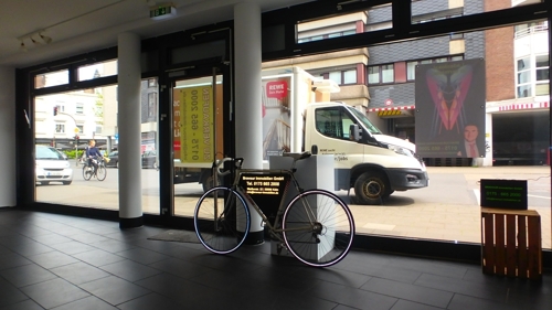 XXL-Schaufenster-Werbefläche vorhanden