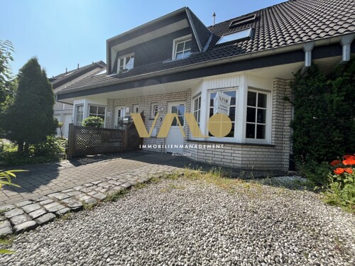 Hausansicht aus dem Vorgarten