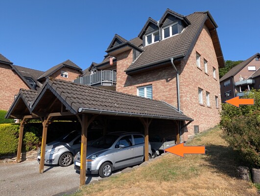 Wohnung und Carports