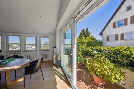 Wohnbereich sowie Balkon