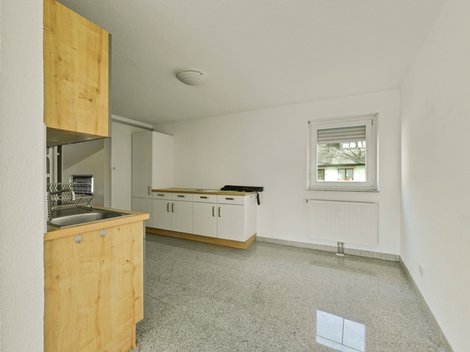 **Neuwertige Single-Wohnung in zentraler Lage** [ANFRAGEN BITTE SCHRIFTLICH] - Photo 2