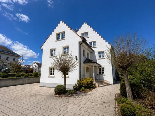 Gebäude Rückseite sowie Eingangstüre