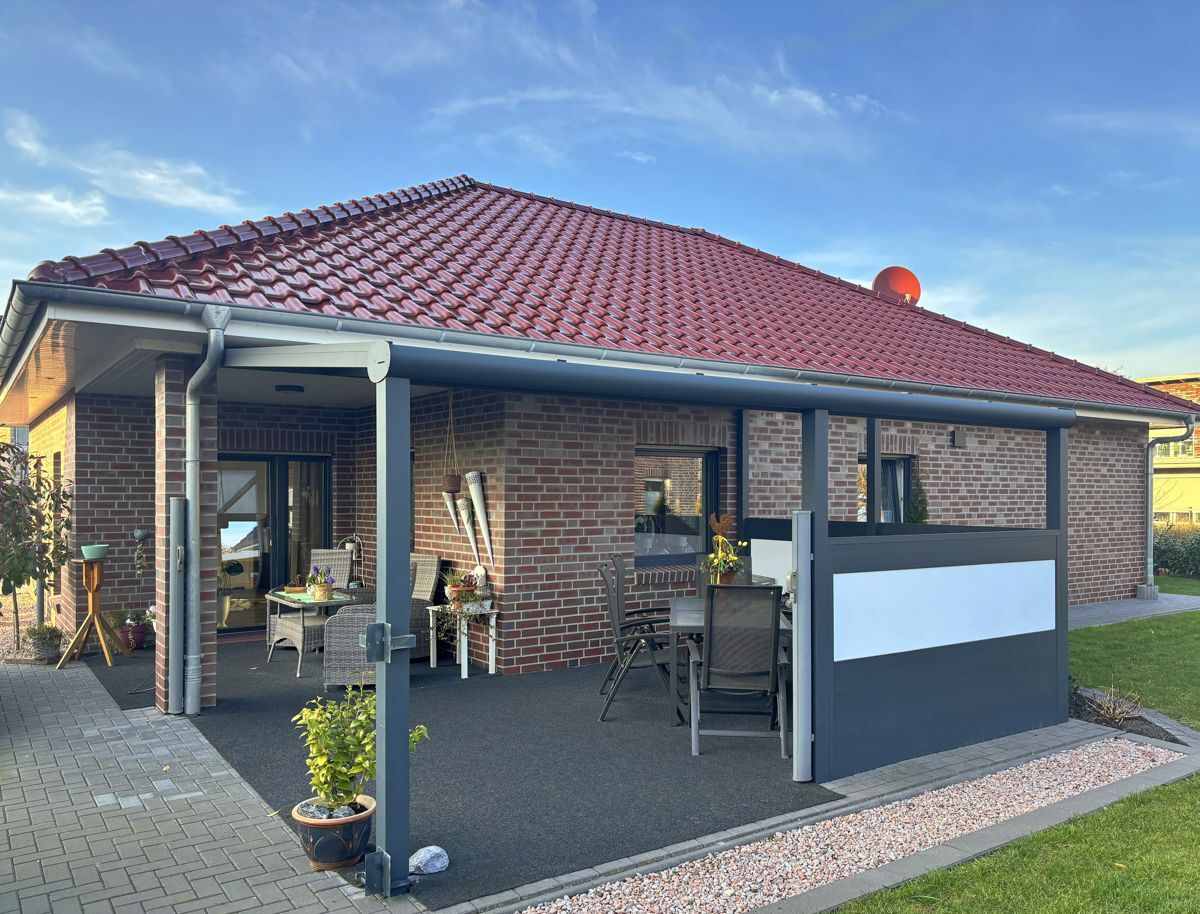 Seitenansicht mit Blick auf die Terrasse
