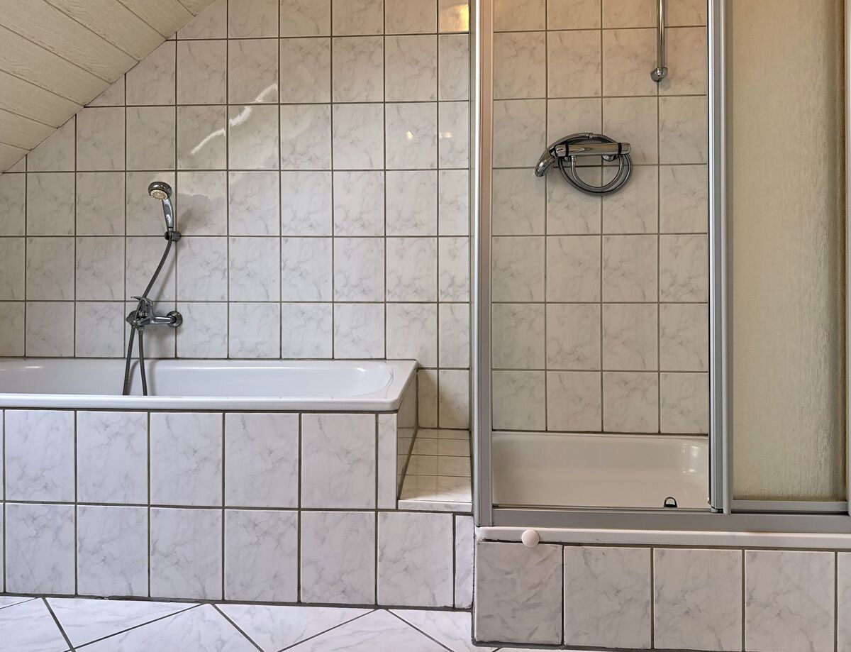Badezimmer_Dachgeschoss 