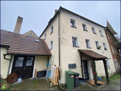 Frontansicht mit Anbau