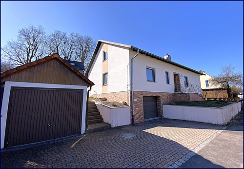 Frontansicht mit Garage