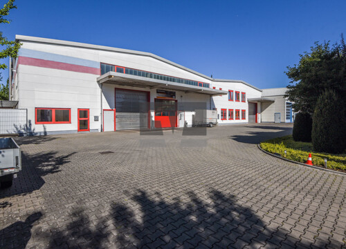 Blick auf die Hallen