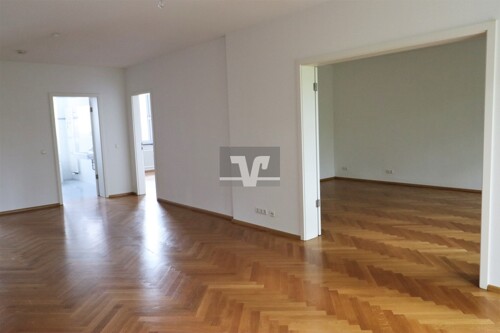 Abtrennbarer Essbereich mit hochwertigem Echtholzparkett