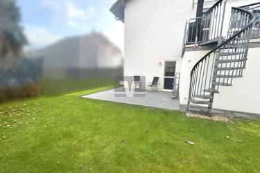 Großer Garten mit Terrasse 