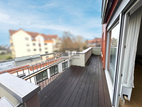 Sonnige, große Dachterrasse