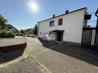 Großer Innenhof mit vielfältigen Nutzungsmöglichkeiten