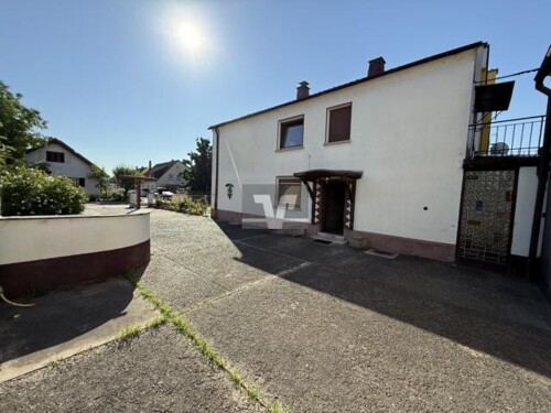 Großer Innenhof mit vielfältigen Nutzungsmöglichkeiten