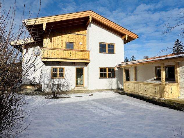 Kernsaniert und in zentraler Lage - Mehrfamilienhaus zum sofortigen Bezug - Ideal auch für Mehrgenerationenwohnen