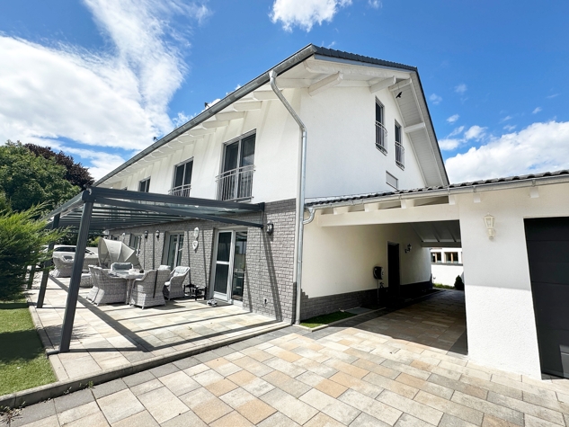 Neuwertige und top ausgestattete Doppelhaushälfte