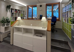 Exklusiv ausgestattetes Büro