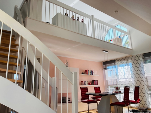 Helle und Freundliche 2-Zi. Wohnung mit Galerie in ruhiger Wohnlage von Hadern!