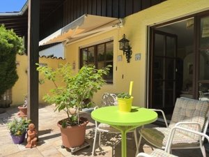 Impressionen vom Garten und der sonnigen Terrasse (Ausrichtung Süd-West)