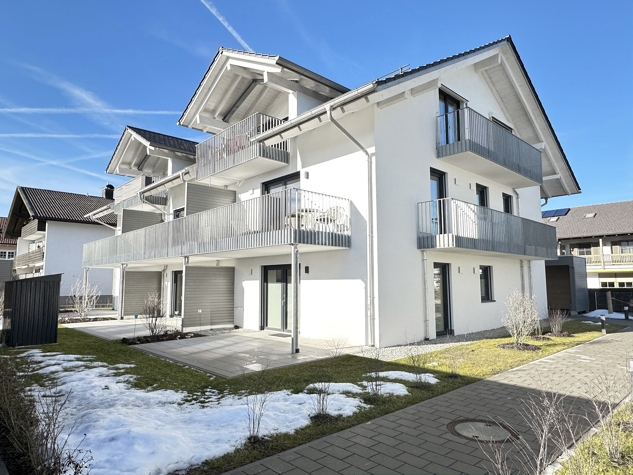 Neuwertige 3-Zimmer Wohnung mit Terrasse & Garten in Seenähe