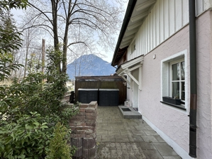 Zugang zum Haus mit Terrassenbereich