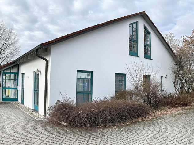 Gepflegte Gewerbeimmobilie mit viel Platz für Ihr Unternehmen