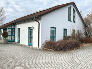 Gepflegte Gewerbeimmobilie mit viel Platz für Ihr Unternehmen