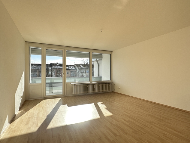 Wohnen mit Weitblick: Sonnige 3-Zimmer-Wohnung mit Balkon und Bergpanorama