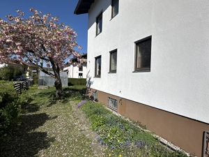Hausansicht West mit Nutzungsmöglichkeit des Gartens