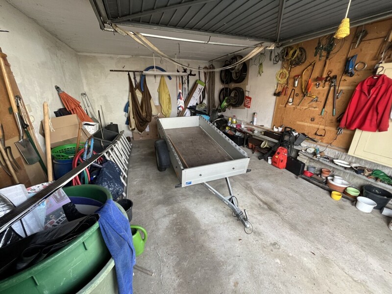 Große Garage