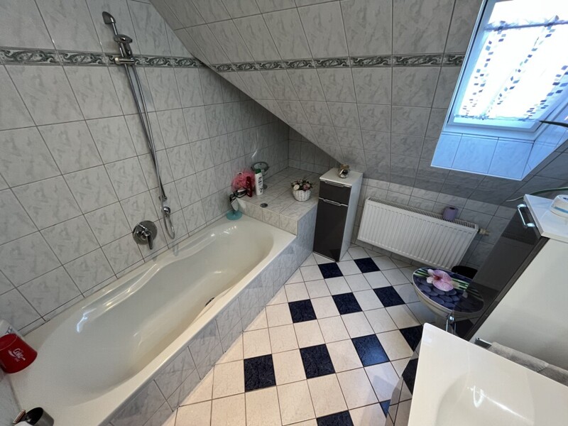 Bad im Dachgeschoss