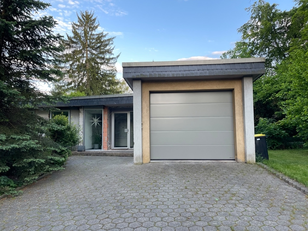 06_Frontansicht-Einfahrt-Garage