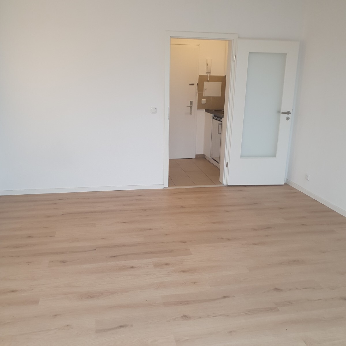 Wohn/Schlafbereich mit Blick zur Küche