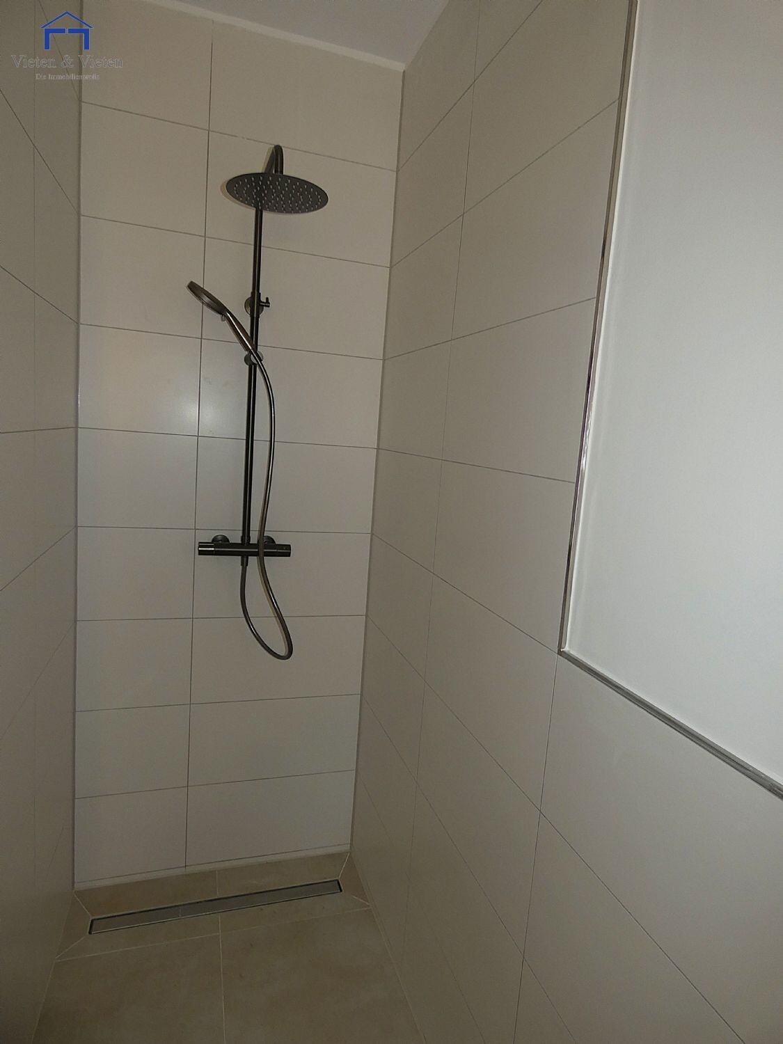 ebenerd. Dusche