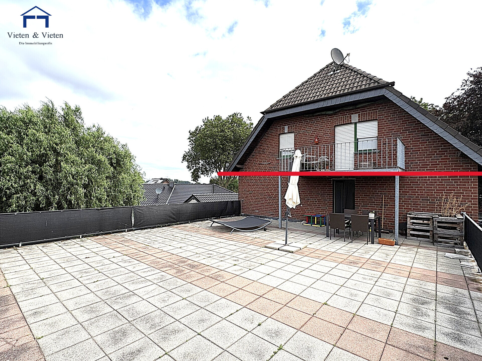 Helle Etagenwohnung mit Dachterrasse!