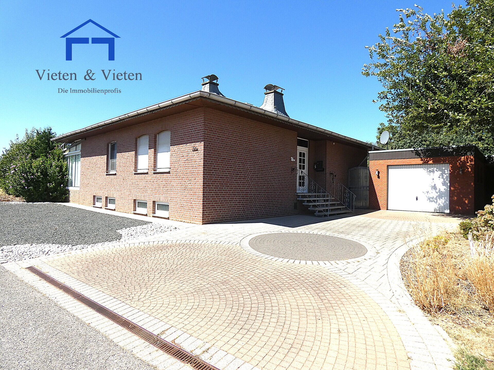 Attraktiver Bungalow mit großem Grundstück und Garage