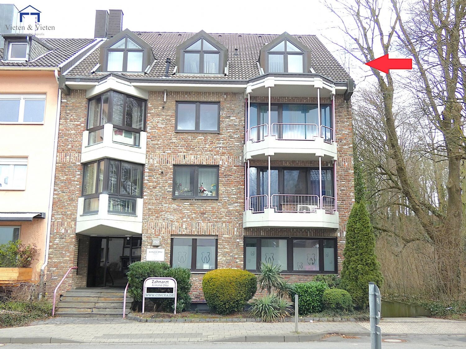 Aachen-Laurensberg! Elegante Dachgeschosswohnung mit ausgebauten Spitzboden.