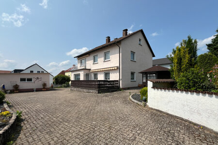 großzügige Zufahrt