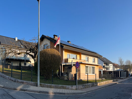 gesamtes Grundstück