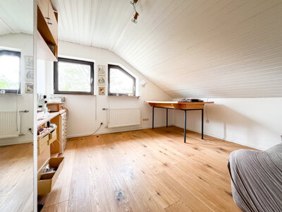 Büro oder Gästezimmer im Dachgeschoss