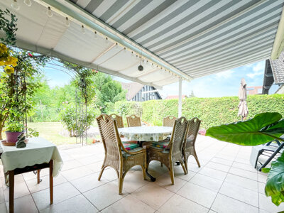 Terrasse mit Pergola