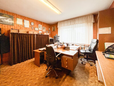Arbeitszimmer/Elternschlafzimmer: Flexibel nutzbarer Raum, ideal als Arbeitszimmer, Elternschlafzimmer oder Rückzugsort