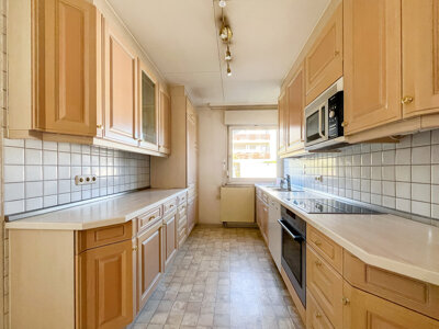 separate geräumige Küche