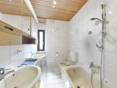 Badezimmer EG