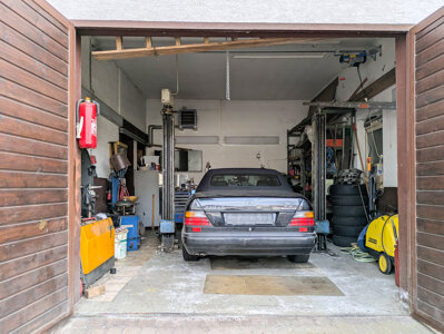 Garage mit Hebebühne