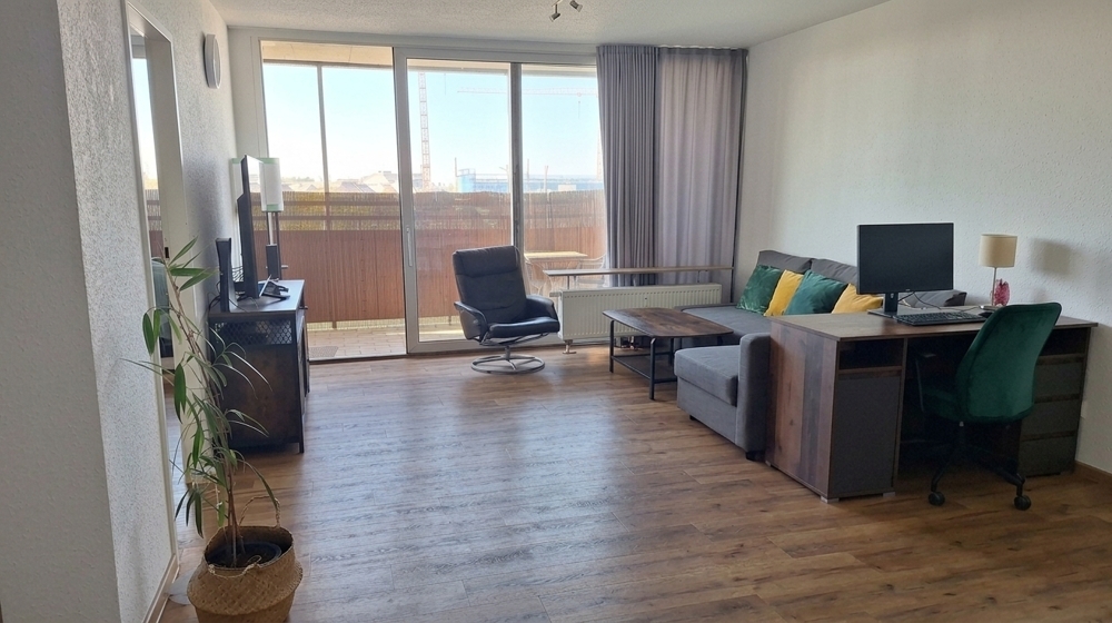 Helle, moderne Wohnung mit Balkon im 5. OG - Foto 1