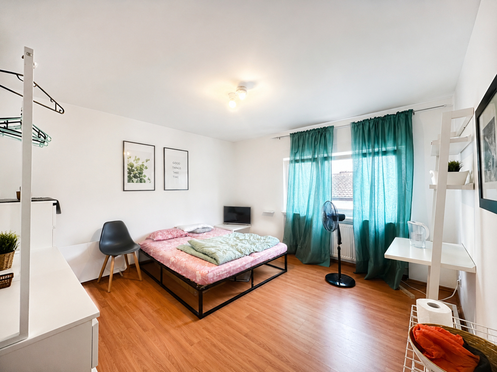 WG-geeignete 2-Zimmer-Wohnung mit Balkon |Möbliert & All-Inclusive-Miete - Photo 2